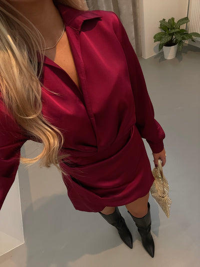 Jennifer klänning vinröd